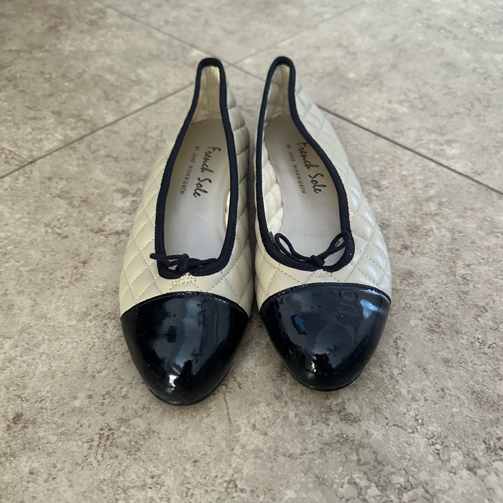 Black and cream quilted ballet flats